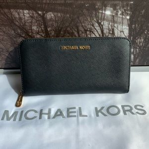 Michael Kors XL Continental Wallet
